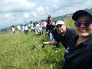Siembra de árboles en Pereira con Colgas